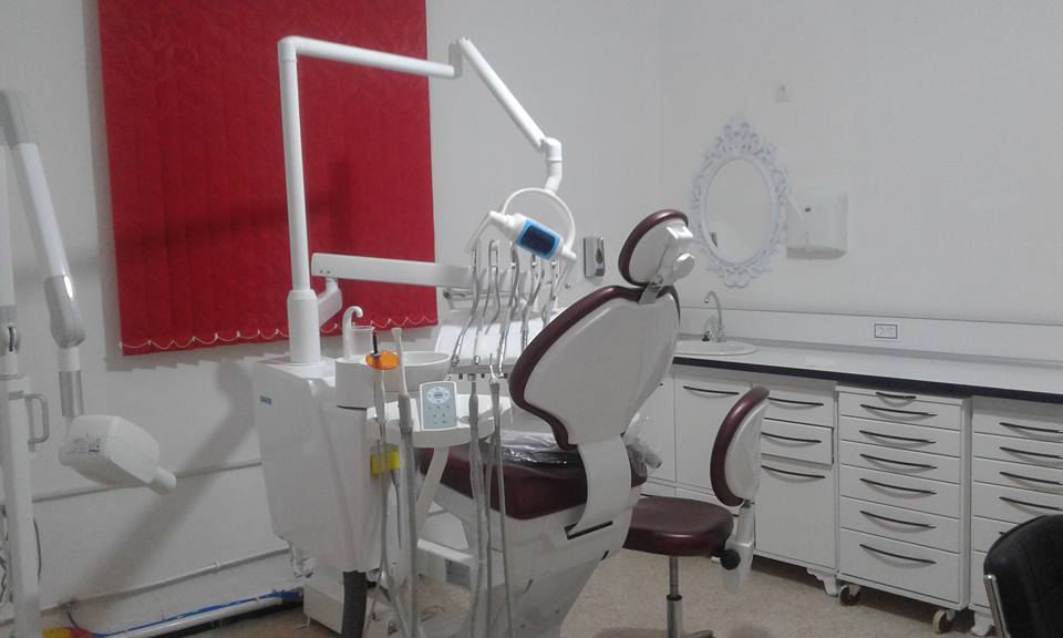 طب الأسنان: الدكتورة هني زوجة حاج عيسى 
chirurgie dentaire: Dr. HENNI  épouse HADJAISSA - Laghouat